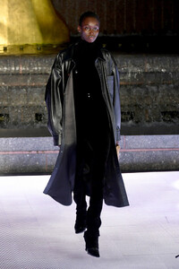 855337735_AlexanderWangCollection1Runwayh08jN8UL0Ymx.thumb.jpg.9cd06c708df37abeebcd9108462e9fe0.jpg