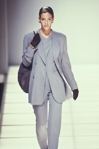 857946861_GiorgioArmani1994WomenRTW11.thumb.jpg.cbe3e1952f2afbce72c0d519304b7bf6.jpg