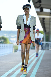 860822401_MiuMiuClub2020Runway7Mr6A_Ixjmbx.thumb.jpg.b882dd9dc7041f5595c82a7dc3635b56.jpg