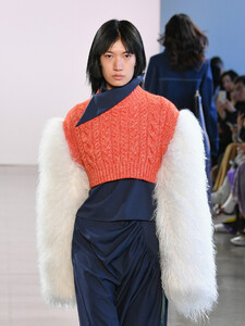863340160_ClaudiaLiRunwayFebruary2019NewYorkFashion7jvw6Noq74Fx.thumb.jpg.023d84b74c8de461b98bad4a9402bf3b.jpg