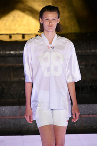 8723024_AlexanderWangCollection1RunwaytKcYsOrKH_lx.thumb.jpg.6e3bdc65328f2eb39f2ea370b0a7635f.jpg