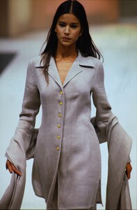 877393458_salvatore-ferragamo-ss-1994-patricia(15).thumb.jpg.44b92bb09606d541a473640a40bbdf7e.jpg