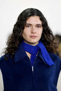 879671918_CalvinLuoRunwayFebruary2019NewYorkFashiondRZk9q75PYkx.thumb.jpg.766e1ccfa7d7d98a597ed0955015cbd6.jpg
