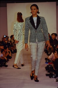 889442799_isaac-mizrahi-ss-1990-veronica(2).thumb.jpg.abc5d257e7bf260ff66f22d6ccd850a3.jpg