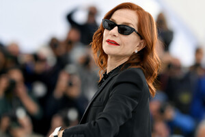 Isabelle+Huppert+Frankie+Photocall+72nd+Annual+_apUW6zenpvx.jpg