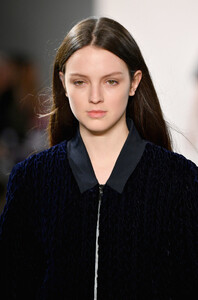 898629007_ElieTahariRunwayFebruary2019NewYorkGjJfULPP7Wpx.thumb.jpg.d7ae48970cae597a4540be420fcad9dc.jpg