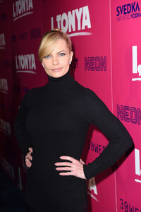 Jaime+Pressly+Los+Angeles+Premiere+Tonya+_u80iPxmvZHx.jpg