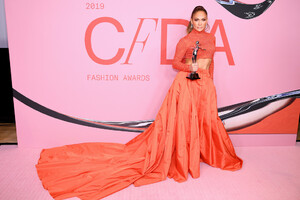 Jennifer+Lopez+CFDA+Fashion+Awards+Winners+3cFJ7NmWfcXx.jpg