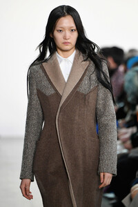923624938_CalvinLuoRunwayFebruary2019NewYorkFashion_mjb3L6C2ULx.thumb.jpg.c7df4d05f798770509f620316765656d.jpg