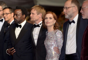 Isabelle+Huppert+Frankie+Red+Carpet+72nd+Annual+u4gE5QPf9xnx.jpg