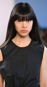 936312860_ClaudiaLiRunwayFebruary2019NewYorkFashionUr1mD8ZABRAx.thumb.jpg.8bd61dc643c42949a26065a0e51b533d.jpg