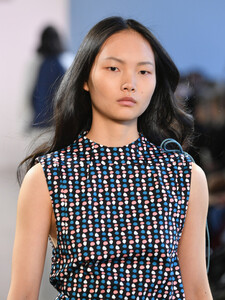 95994137_ClaudiaLiRunwayFebruary2019NewYorkFashion9NjOVq3f-eEx.thumb.jpg.7ead129f2cbbd98b8ccedd990ba6752c.jpg
