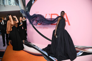 Alek+Wek+CFDA+Fashion+Awards+Arrivals+MNF5sB84wlvx.jpg