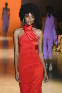 983366661_CushnieRunwayFebruary2019NewYorkFashiontMZAKvY7sjDx.thumb.jpg.365e4e50c0a7a026ed4232bd9f1ce727.jpg
