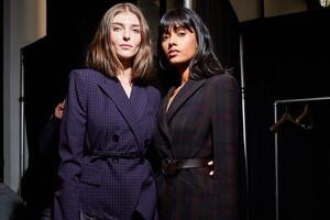 992651603_elie-tahari-bks-m-rf19-7443(1).thumb.jpg.4cd56896e56f7b87499083010d232e6f.jpg