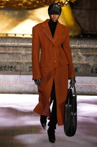 Alexander-Wang-Spring-2020-The-Impression-001.thumb.jpg.8afca71cd3ab07884de01def60e282a0.jpg