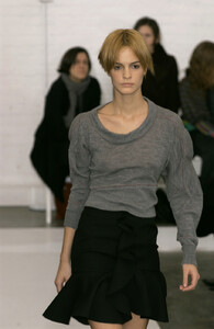 Balenciaga_Fall_2002_oWGU_uu8Tyqx.jpg