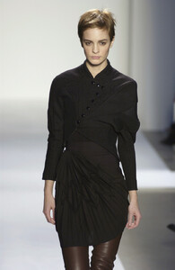 Balenciaga_Fall_2003_2R4NgnG9wZOx.jpg