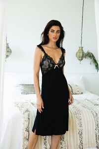 Black_lace_Nightie_2000x_a60b79f1-6a9e-4a99-b6fc-f007414b6fe5_2000x.jpg