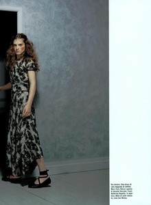 Collins_Vogue_Italia_October_2003_03.thumb.png.4bb714b4493ac03c067704a94ab77c2e.png