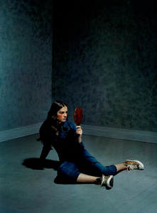 Collins_Vogue_Italia_October_2003_12.thumb.png.a7d06fd6c4d6ec73edd6fe5917cd0c05.png
