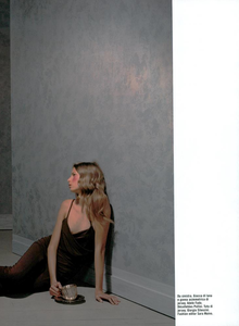 Collins_Vogue_Italia_October_2003_19.thumb.png.d13a1b125bc3b44021716fd6878a25ca.png