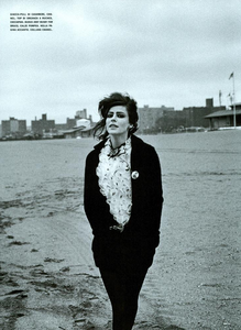 Lindbergh_Vogue_Italia_October_2003_16.thumb.png.46f2523f626fe2c0e2823b59860155d7.png