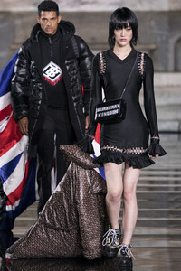 Luisaviaroma-m-RS20-02499.thumb.jpg.55eff8bf510ccf6759b847a3300c583a.jpg
