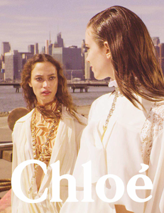 Meisel_Chloe_Fall_Winter_18_19_03.thumb.png.1b3b1a46e0b8f7aaebf7bf7426010074.png