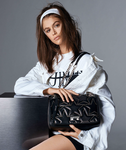 Meisel_Jimmy_Choo_Spring_Summer_2019_01.thumb.png.a559480f7a6e34978dbfa06bc4c7c1a1.png