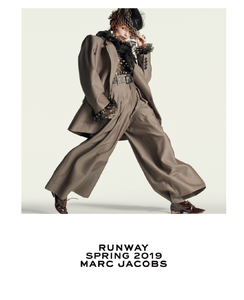 Meisel_Marc_Jacobs_Spring_Summer_2019_02.thumb.png.8f702ec9c031ffa4ced4b8c0d28b7014.png