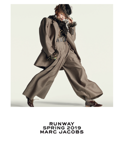 Meisel_Marc_Jacobs_Spring_Summer_2019_02.thumb.png.f5878d3066017932397f9d84072505e8.png