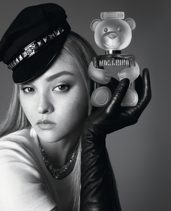 Meisel_Moschino_Toy_2_2019_02.thumb.png.2e41edf554aeccc57288267a6b6f075b.png