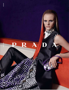 Meisel_Prada_Fall_Winter_12_13_02.thumb.png.534ad819f559b5ca322ad2a4f1108cab.png