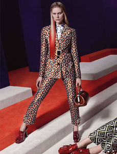 Meisel_Prada_Fall_Winter_12_13_03.thumb.png.7a866a7980be6104f7cb6bdb21f092e5.png