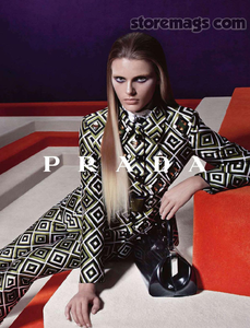 Meisel_Prada_Fall_Winter_12_13_04.thumb.png.b11fece4b1e7c0c3c17f537cbc011f41.png