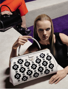 Meisel_Prada_Fall_Winter_12_13_07.thumb.png.14deeb7eae07acf06fc8b1e20fbfc46e.png