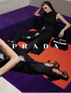 Meisel_Prada_Fall_Winter_12_13_08.thumb.png.bda25edeee6865e5fc3fd286c0026575.png