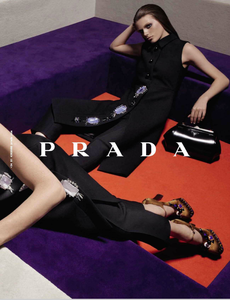 Meisel_Prada_Fall_Winter_12_13_08.thumb.png.c5e2c10a15c7fcb462da0fcf8b1227c4.png