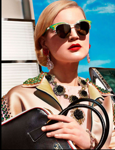 Meisel_Prada_Spring_Summer_2012_03.thumb.png.dee41e064ae8338c64ee85442e987009.png