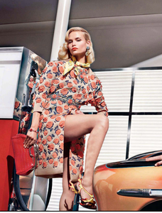 Meisel_Prada_Spring_Summer_2012_05.thumb.png.222298c8a7aa3928a23d74ec1b56d161.png