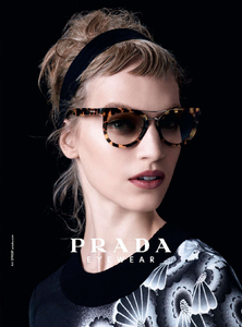 Meisel_Prada_Spring_Summer_2013_02.thumb.png.0c497dee2f1ca520bd8ea9da9a1e7f95.png