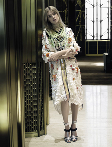 Meisel_Prada_Spring_Summer_2016_01.thumb.png.64ce9c99f2a06fe3b118b101788b5562.png