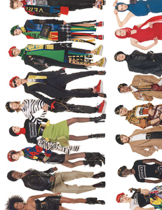 Meisel_Versace_Fall_Winter_18_19_01.thumb.png.c12570f3b94fc42877d27f2bd0e1be4d.png