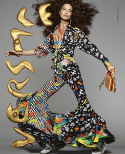 Meisel_Versace_Spring_Summer_2019_04.thumb.png.abc6c72f7b3fd84a75f30253042057fa.png