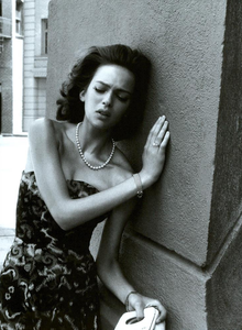 Meisel_Vogue_Italia_October_2003_04.thumb.png.29d29f4922e5bfbd7647afb8b15a93b8.png