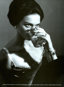 Meisel_Vogue_Italia_October_2003_05.thumb.png.c1e50d0f76ccd8d2e9e3500c06972165.png