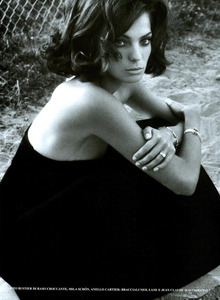 Meisel_Vogue_Italia_October_2003_21.thumb.png.28caa20a252f8d9ca3c8561d249d58c0.png