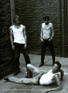 Meisel_Vogue_Italia_October_2003_27.thumb.png.d036af6a8a335a8cb66e39fd934c653e.png