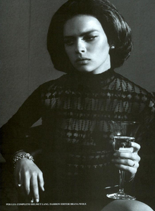 Meisel_Vogue_Italia_October_2003_40.thumb.png.a5bb65f4ceefcb66428f968f20a46a7f.png